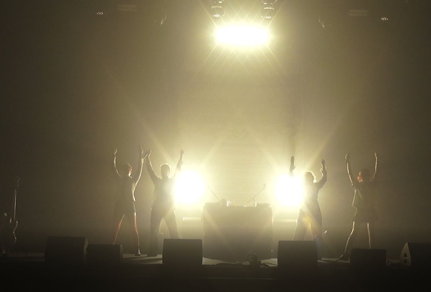 Camion Bip Bip — fumée dorée silhouettes