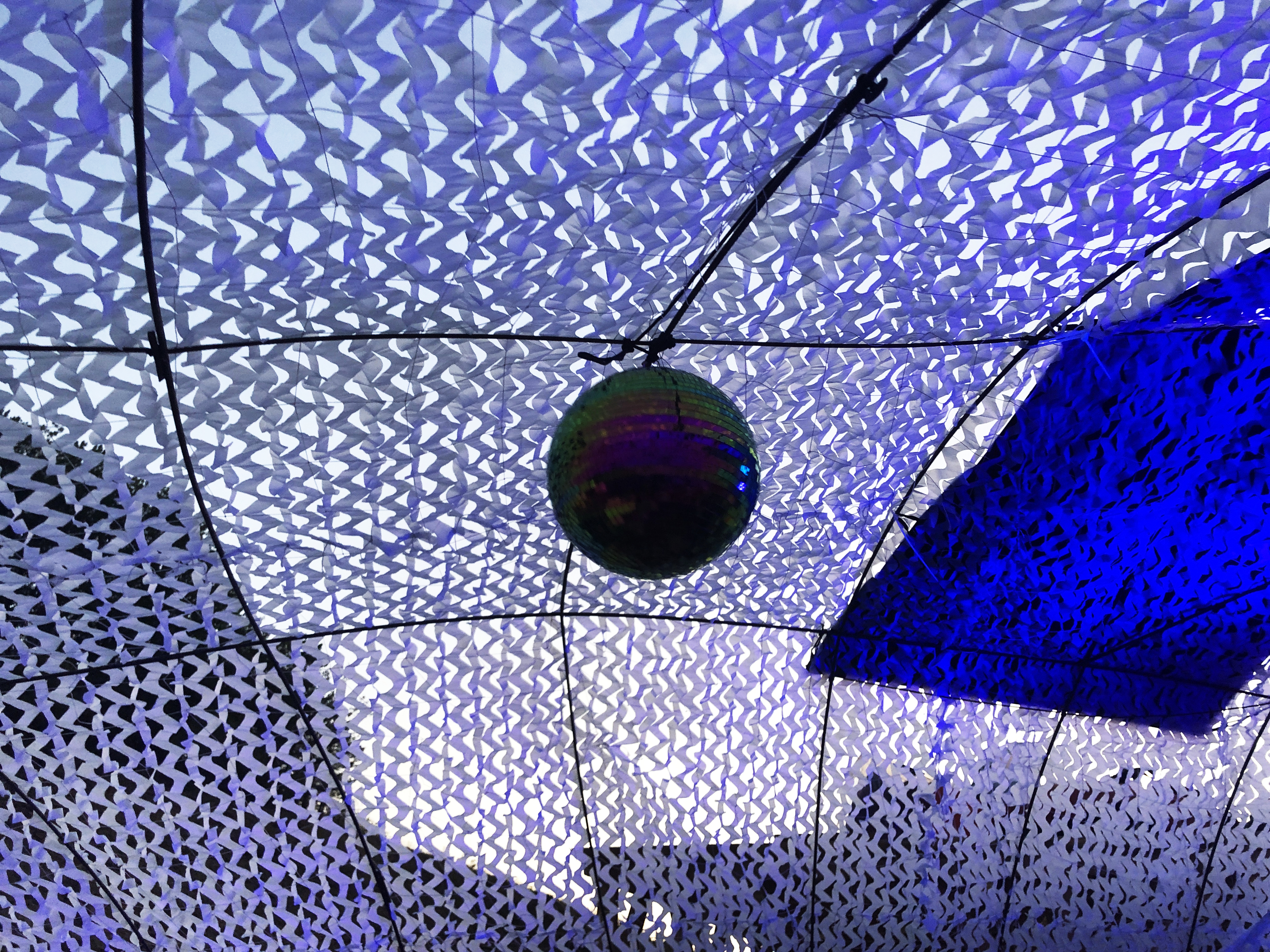 Balena Blu — intérieur avec boule à facettes