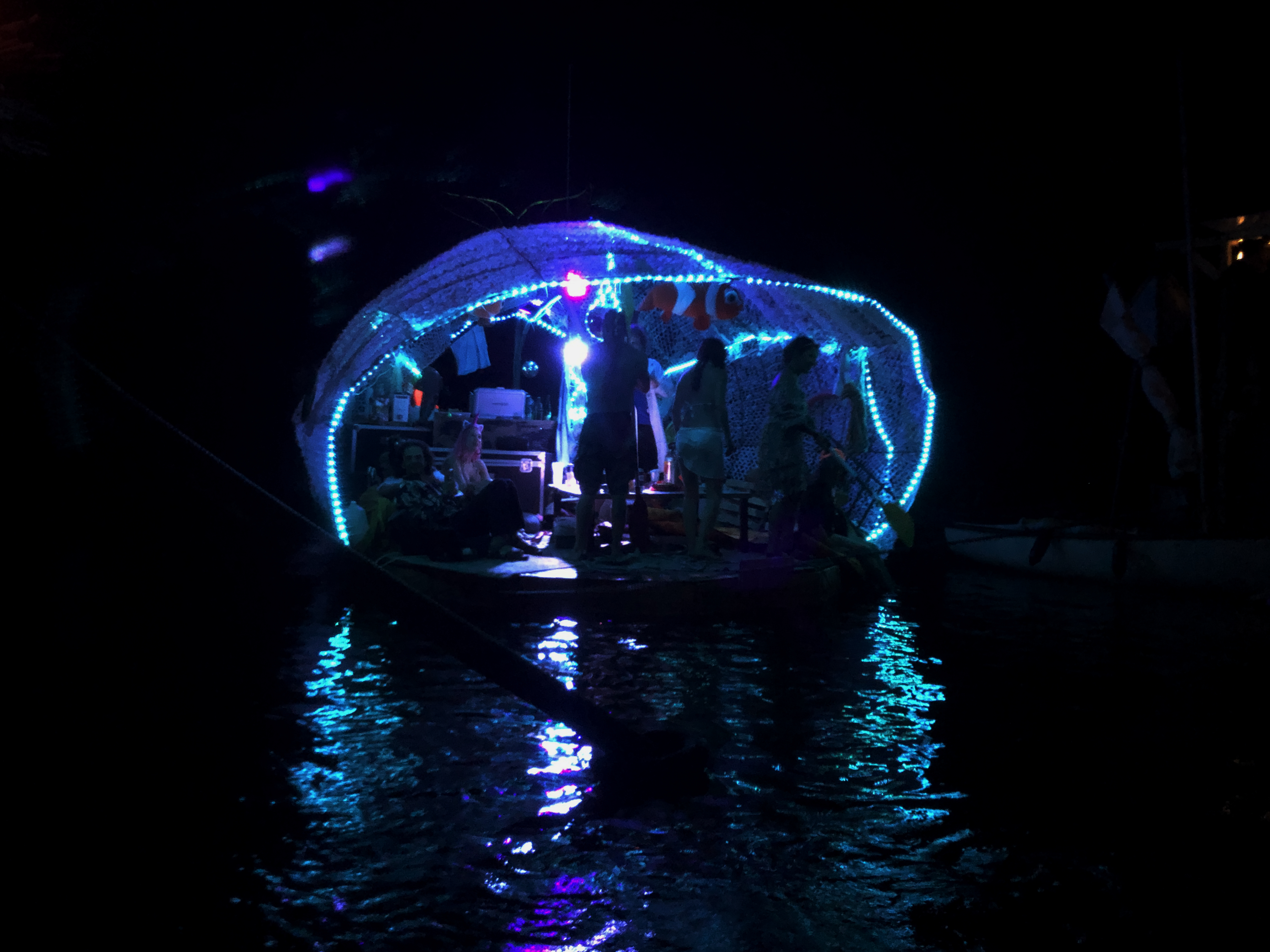 Balena Blu — vue depuis la proue de nuit